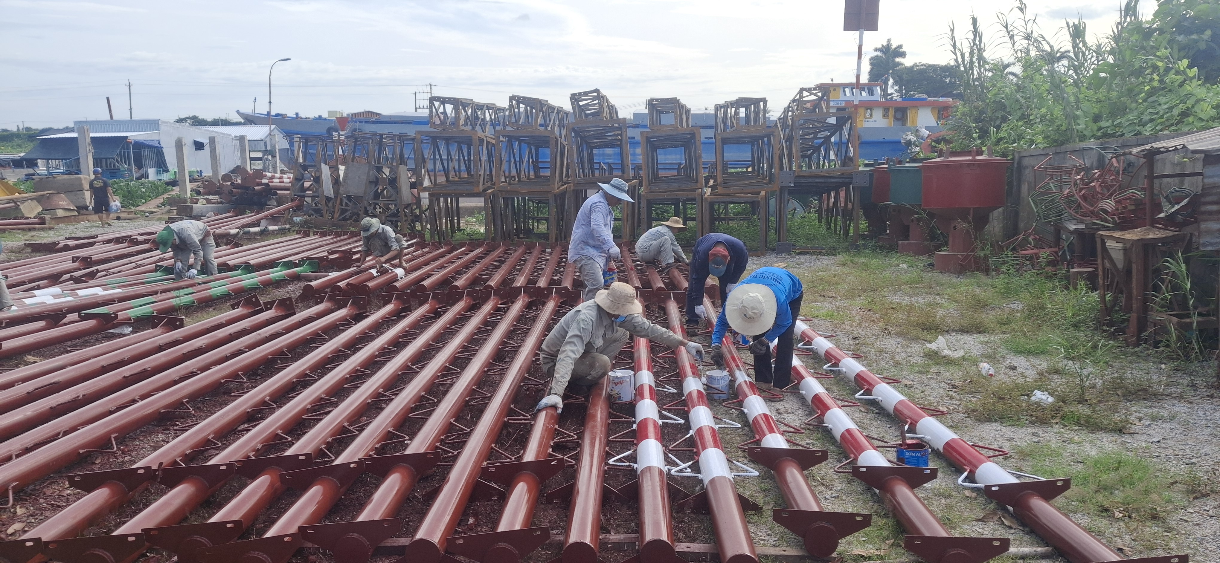 Hoạt động sản xuất kinh doanh